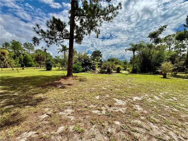 325 Wellington Ave, Lehigh Acres, Florida 33936