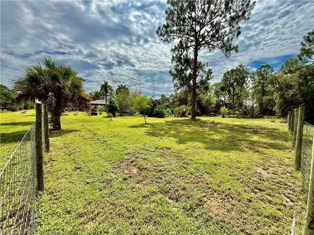 325 Wellington Ave, Lehigh Acres, Florida 33936