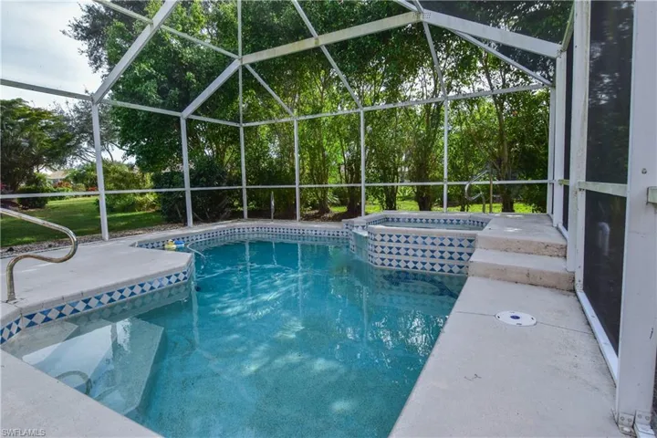 Your own private secluded pool and hot tub