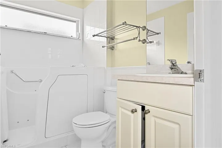Guest Bath with walk-in tub