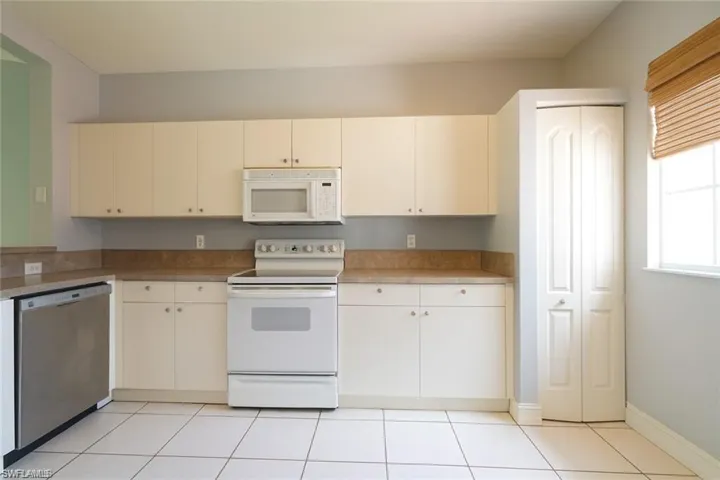 700 Luisa Ln 2, Naples, Florida 34104