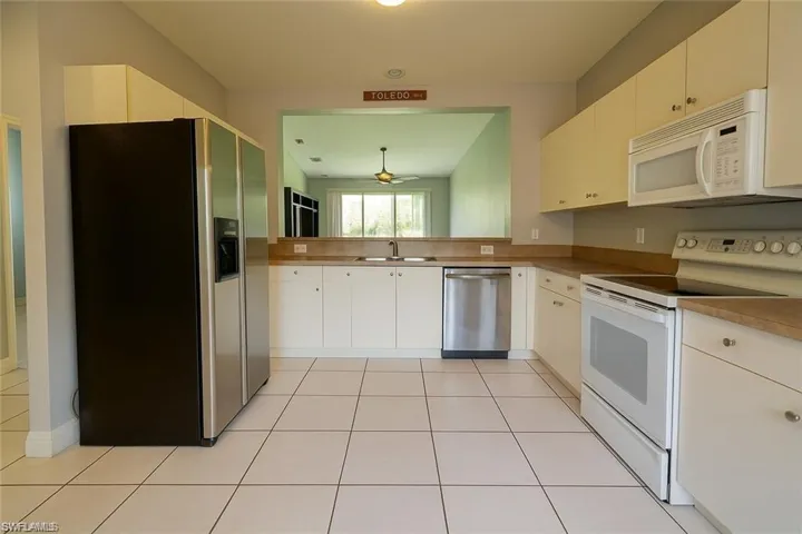 700 Luisa Ln 2, Naples, Florida 34104
