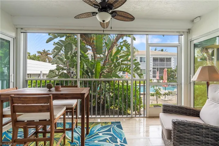 Sunroom with ceiling fan