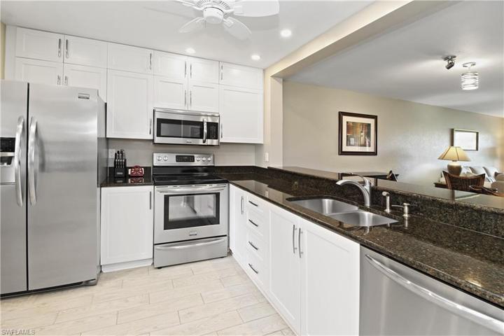 Light and bright kitchen with lots of counter space