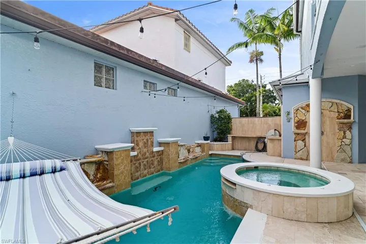646 111th Ave N, Naples, Florida 34108