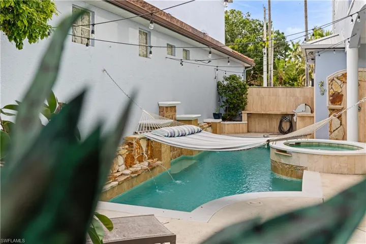 646 111th Ave N, Naples, Florida 34108