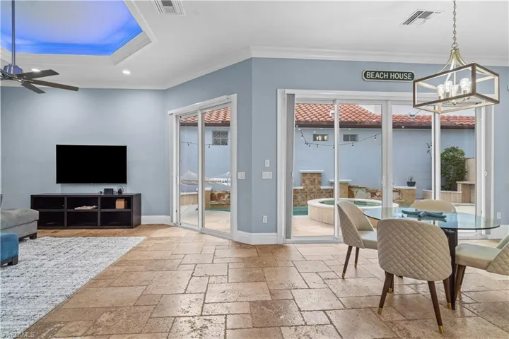 646 111th Ave N, Naples, Florida 34108