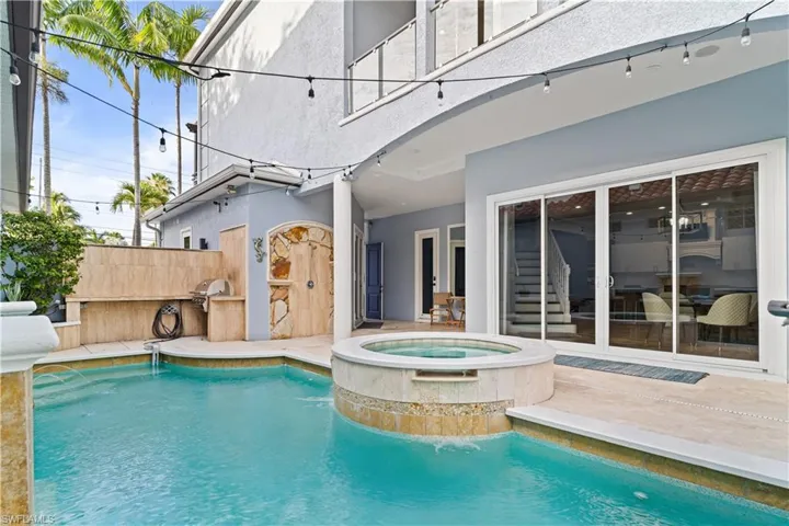 646 111th Ave N, Naples, Florida 34108