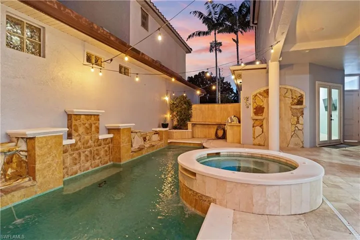 646 111th Ave N, Naples, Florida 34108