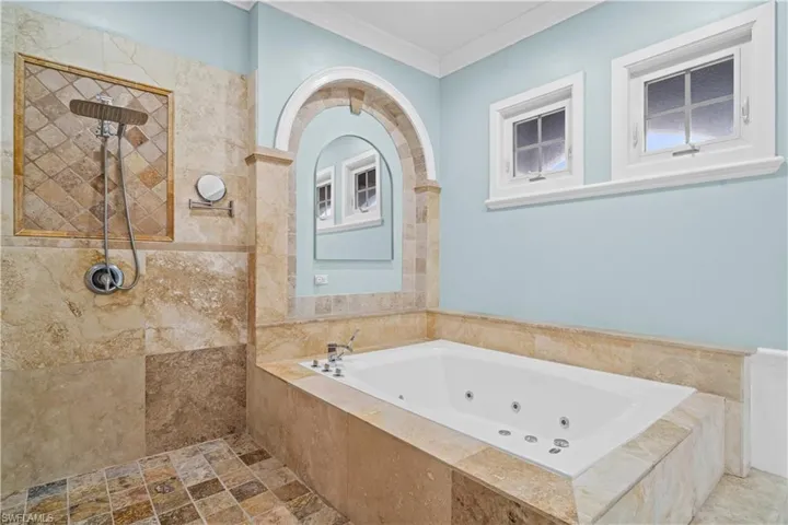 646 111th Ave N, Naples, Florida 34108