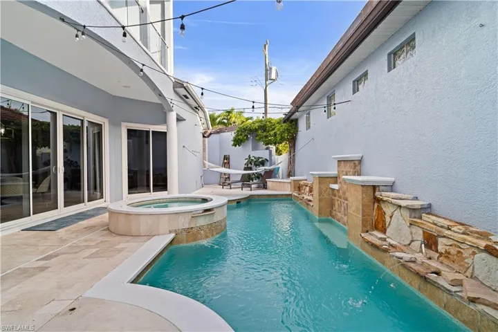 646 111th Ave N, Naples, Florida 34108