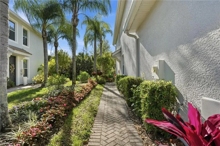 15671 Marcello Cir 124, Naples, Florida 34110