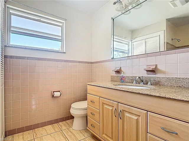 Guest Full Bathroom
