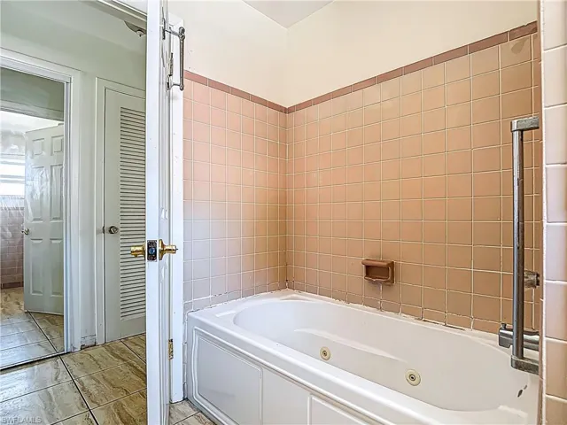 Guest Full Bathroom