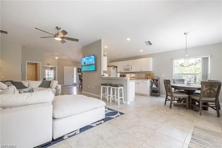10074 Oakhurst Way, Fort Myers, Florida 33913