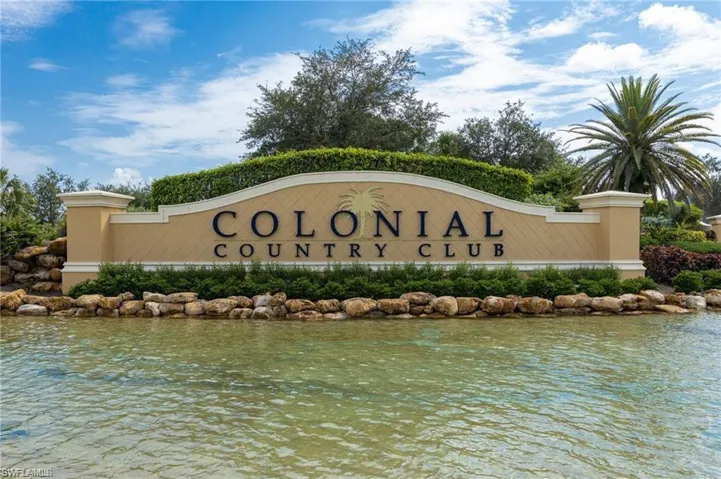 10074 Oakhurst Way, Fort Myers, Florida 33913