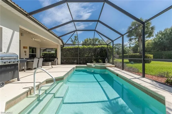 10074 Oakhurst Way, Fort Myers, Florida 33913