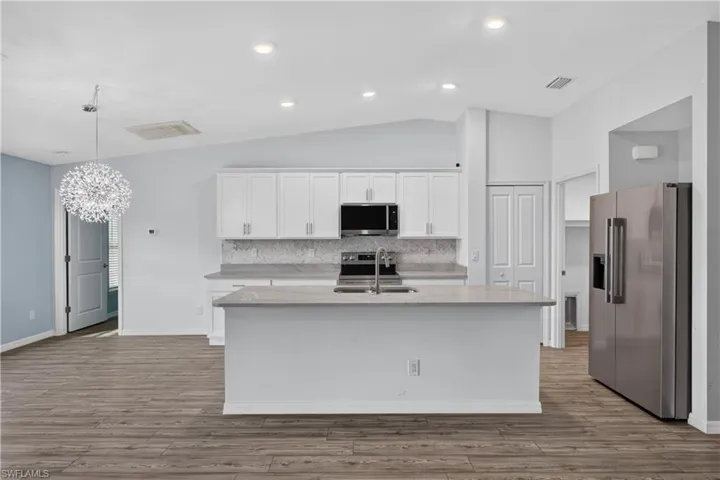 204 28th Ter, Cape Coral, Florida 33993