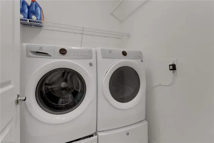 Laundry room with independent washer and dryer