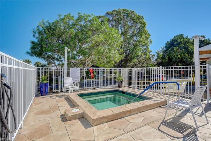 114  Jasmine  LN, Naples, FL 34114