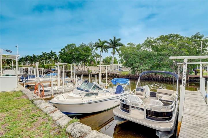 114  Jasmine  LN, Naples, FL 34114