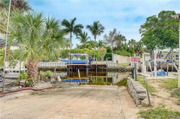 114  Jasmine  LN, Naples, FL 34114