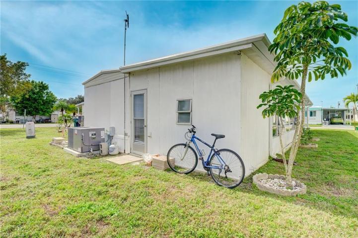 114  Jasmine  LN, Naples, FL 34114