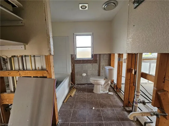 Bathroom, Unit 1