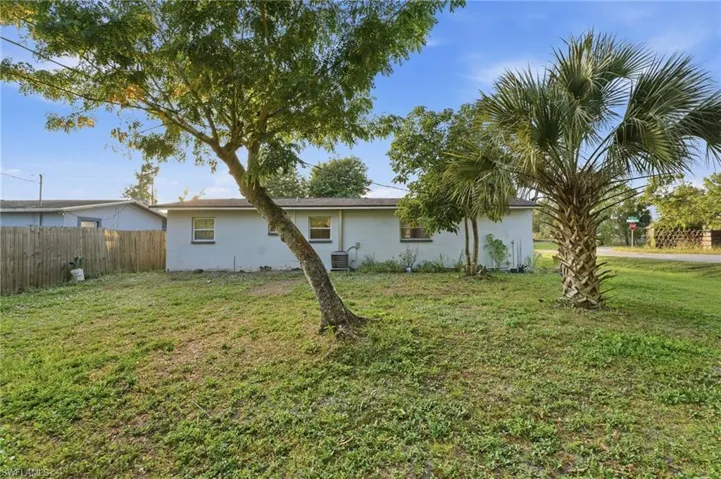 2505  Henderson  AVE, Fort Myers, FL 33916