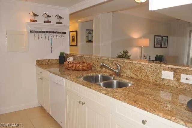 555  Park Shore  DR, Naples, FL 34103