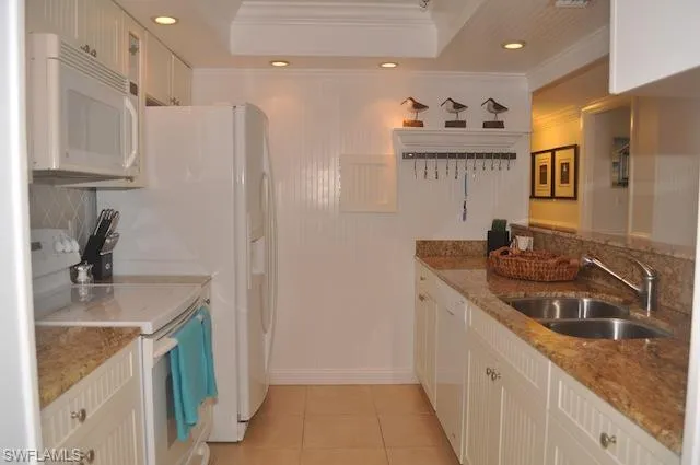 555  Park Shore  DR, Naples, FL 34103