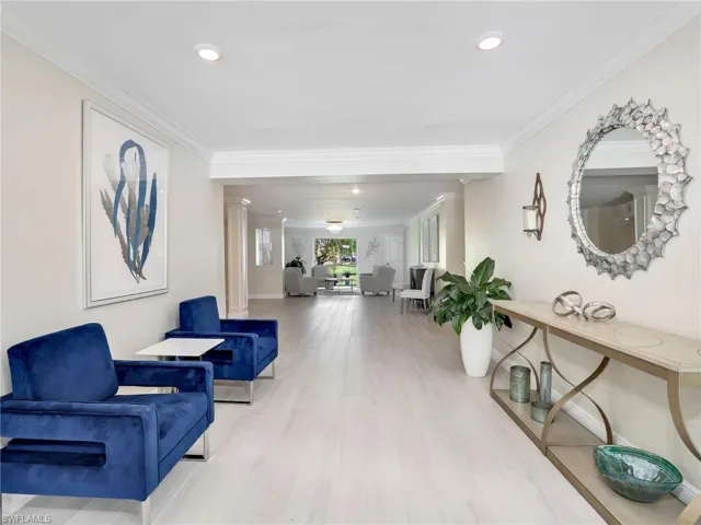 555  Park Shore  DR, Naples, FL 34103
