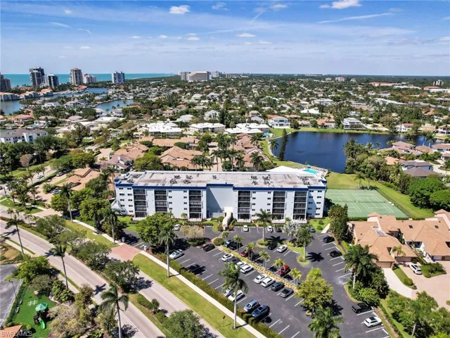 555  Park Shore  DR, Naples, FL 34103