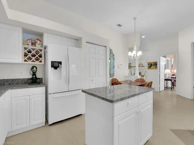 Kitchen w/ Island & Large Pantry