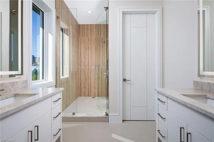 223 Bayview Ave, Naples, Florida 34108