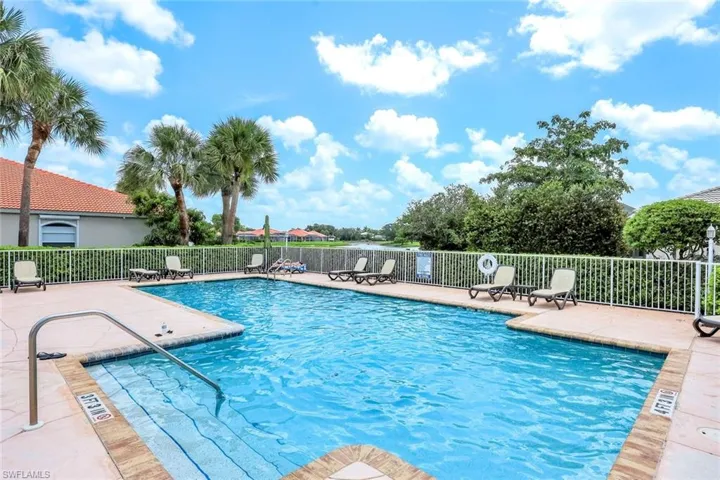 2041 Crestview Way # A11, Naples, Florida 34119