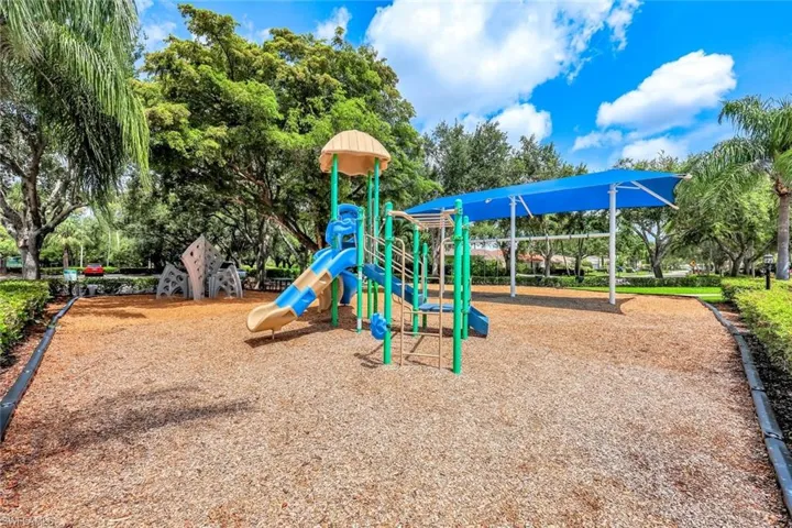2041 Crestview Way # A11, Naples, Florida 34119
