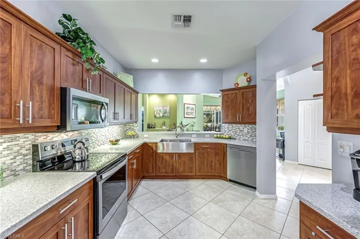 2041 Crestview Way # A11, Naples, Florida 34119