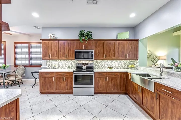 2041 Crestview Way # A11, Naples, Florida 34119