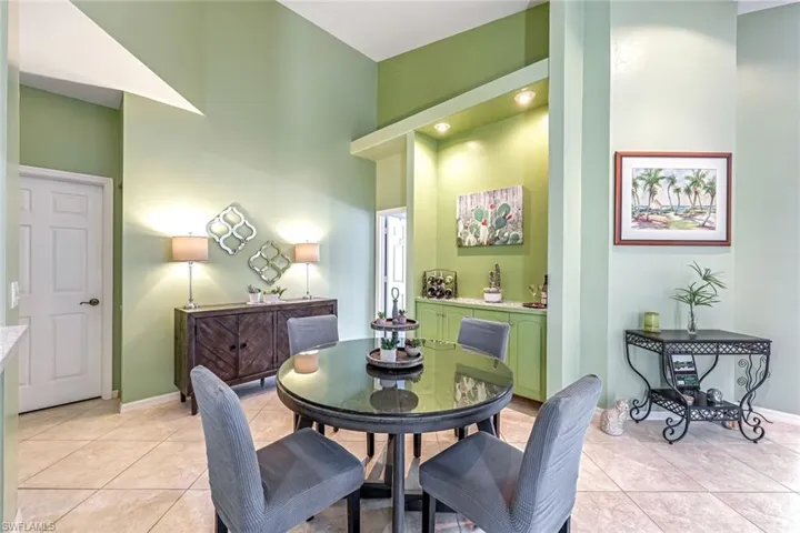 2041 Crestview Way # A11, Naples, Florida 34119
