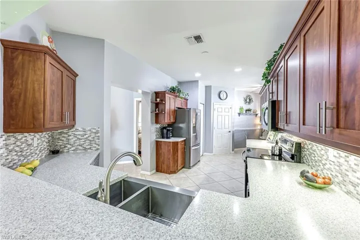 2041 Crestview Way # A11, Naples, Florida 34119