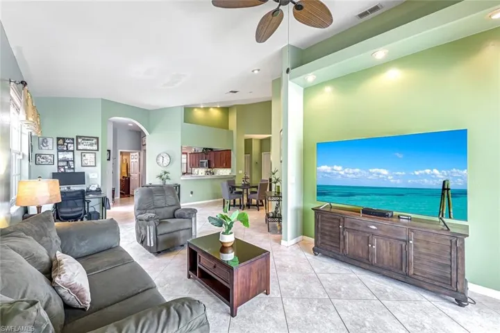 2041 Crestview Way # A11, Naples, Florida 34119
