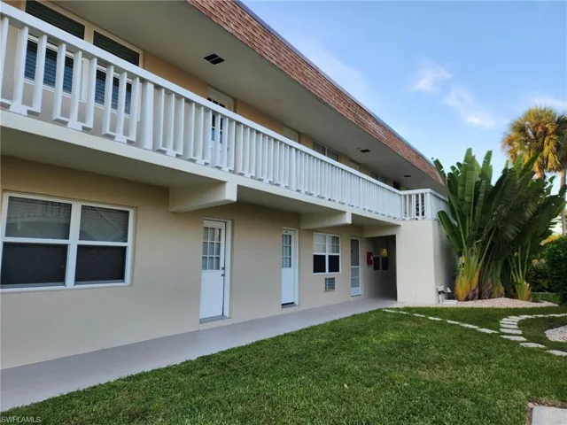 View of apartment building / complex