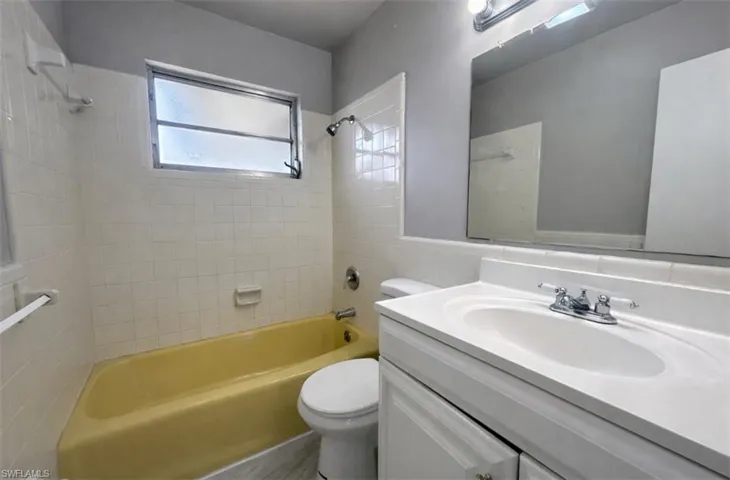 424 Cactus Cir, Lehigh Acres, Florida 33936
