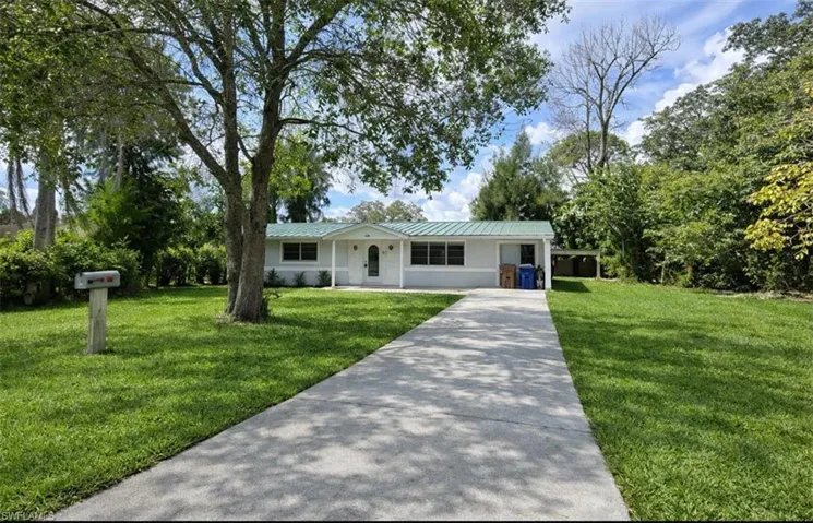 424 Cactus Cir, Lehigh Acres, Florida 33936