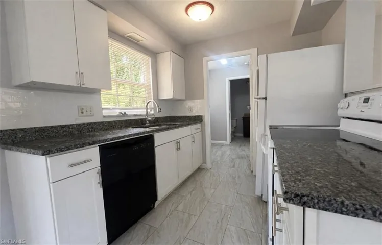 424 Cactus Cir, Lehigh Acres, Florida 33936