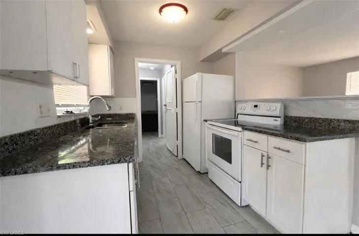 424 Cactus Cir, Lehigh Acres, Florida 33936