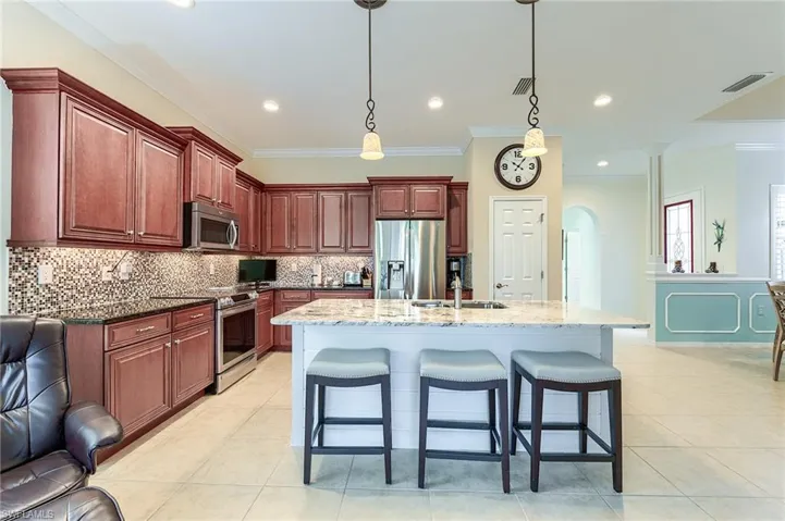Fabulous kitchen with high-end appliances
