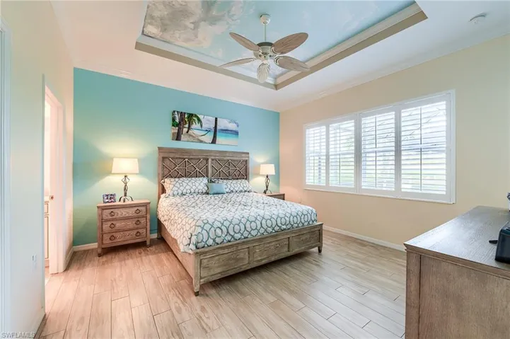 Spacious Master bedroom with lots off light