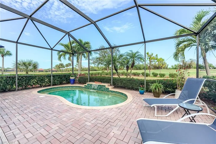 Large lanai space for entertaining